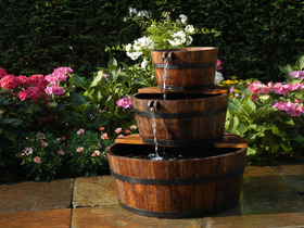 Fontaine " Edinburgh " - 3 demi tonneau bois. diam 32 / 46 / 64 cm
