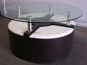 table basse ronde + 4 poufs; diam&egrave;tre 95 cm et hauteur 47.50 cm