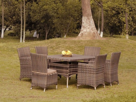 Salon jardin - table carre vitré avec 4 chaises et 2 fauteuils